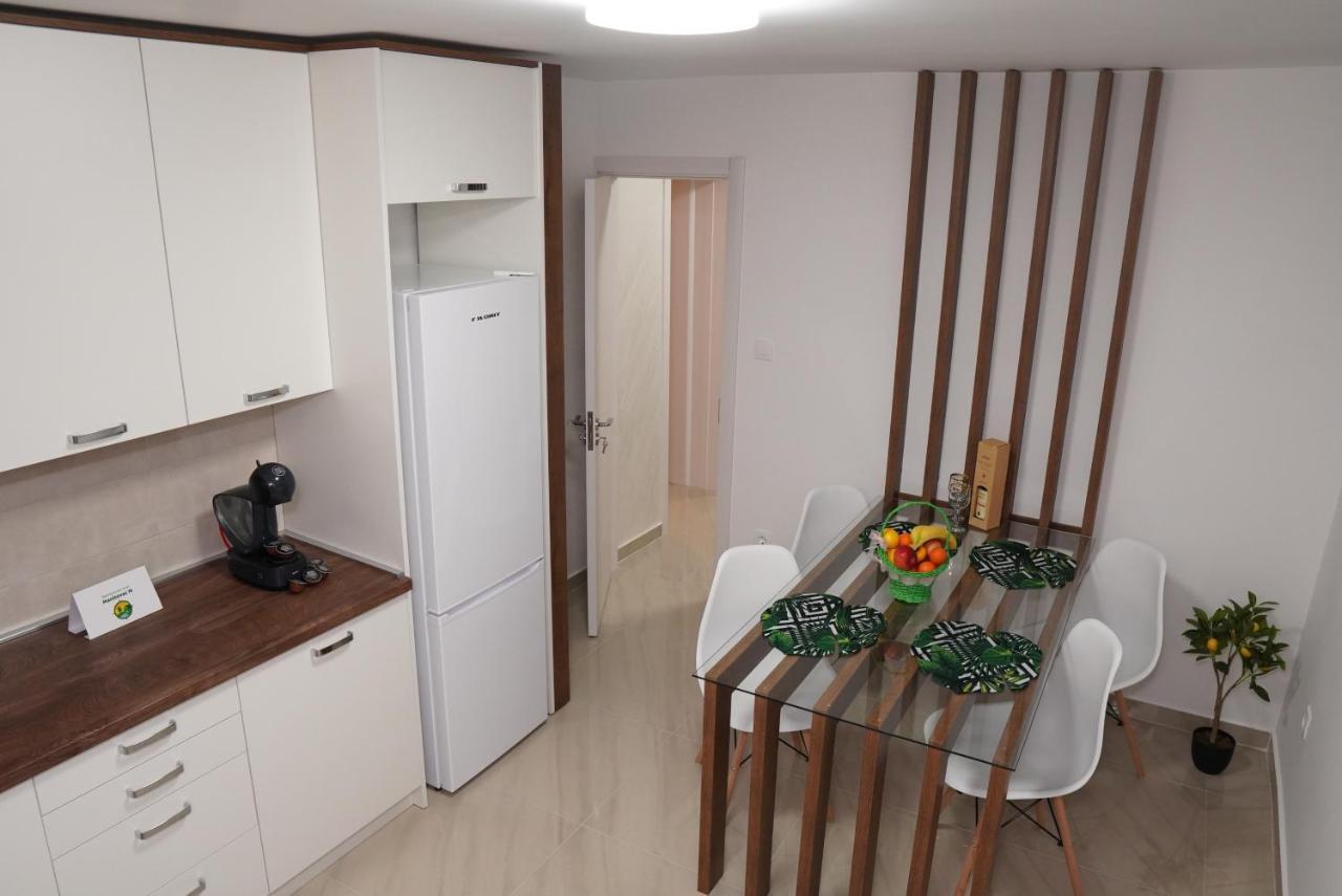 Apartments Manitovac M Nikšić Exteriör bild