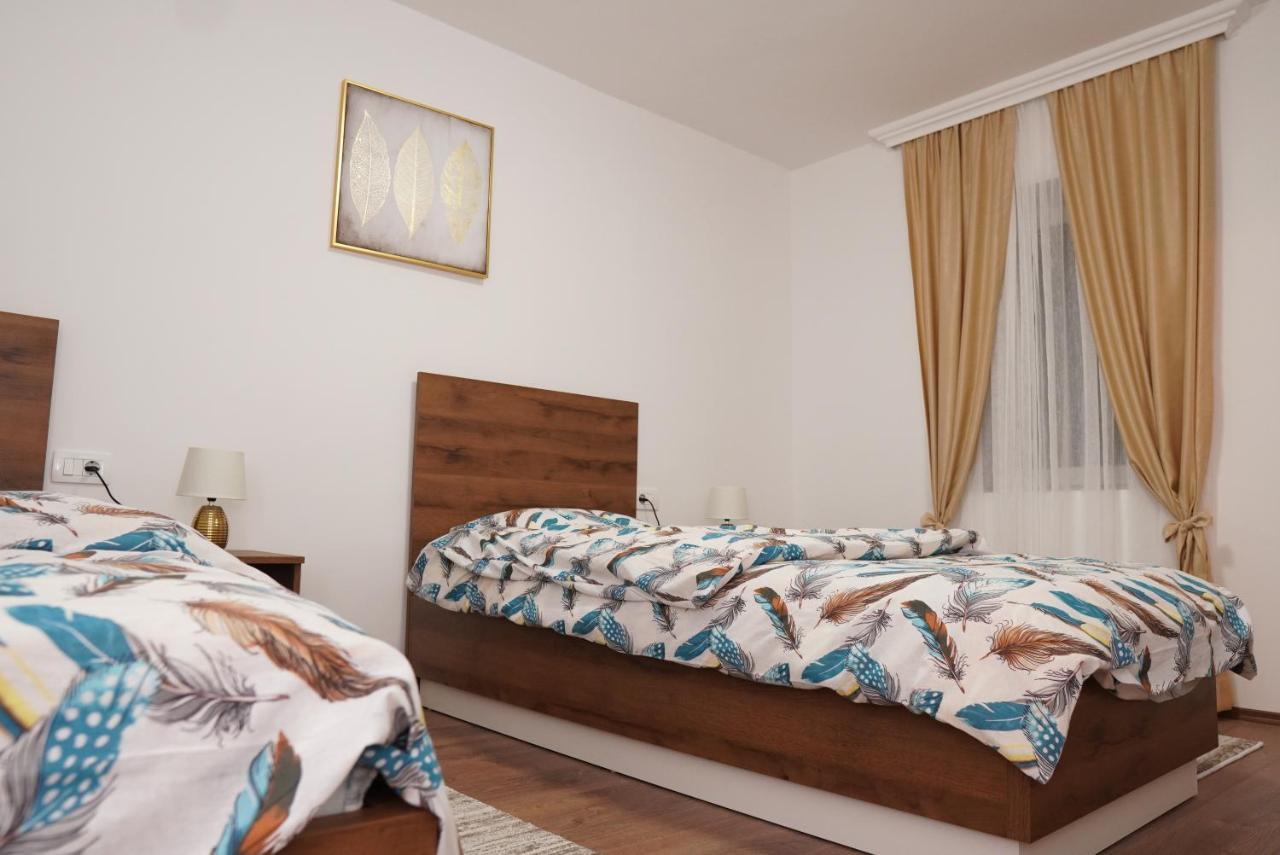 Apartments Manitovac M Nikšić Exteriör bild