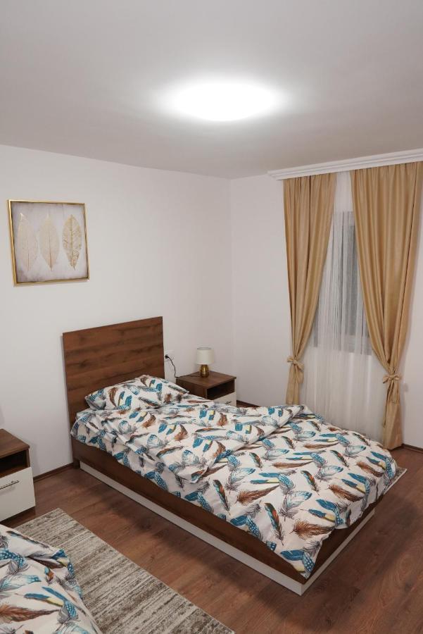 Apartments Manitovac M Nikšić Exteriör bild