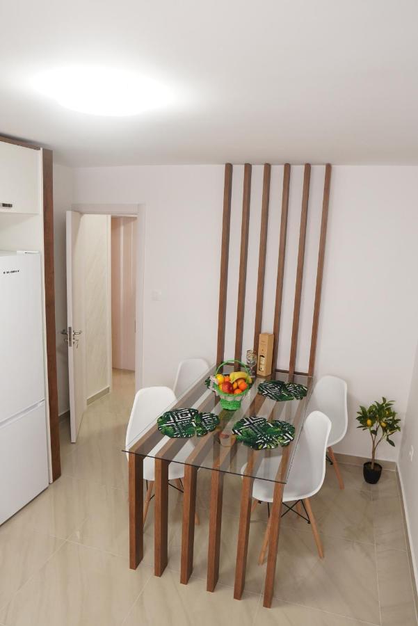 Apartments Manitovac M Nikšić Exteriör bild