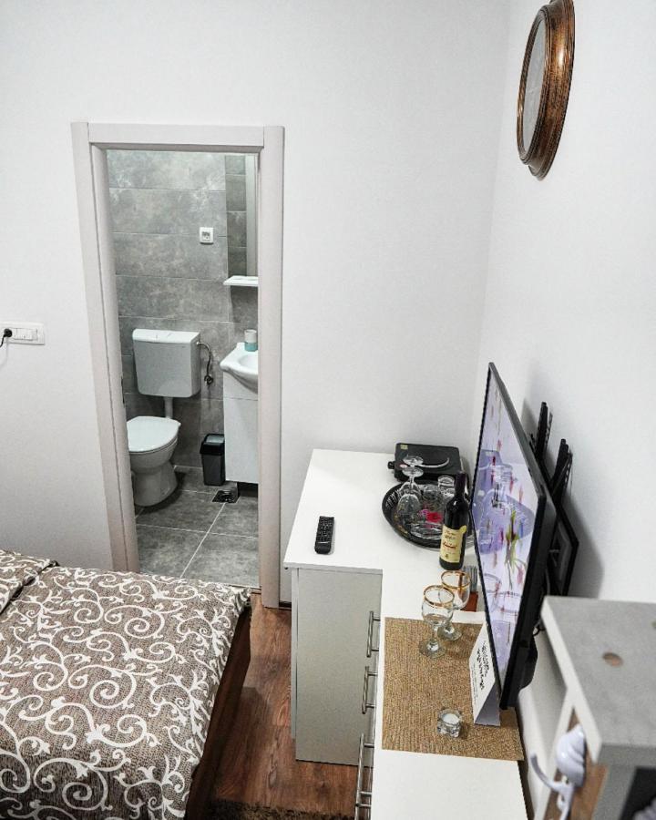 Apartments Manitovac M Nikšić Exteriör bild