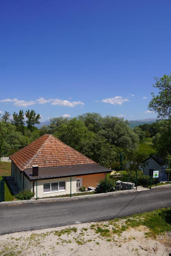 Apartments Manitovac M Nikšić Exteriör bild